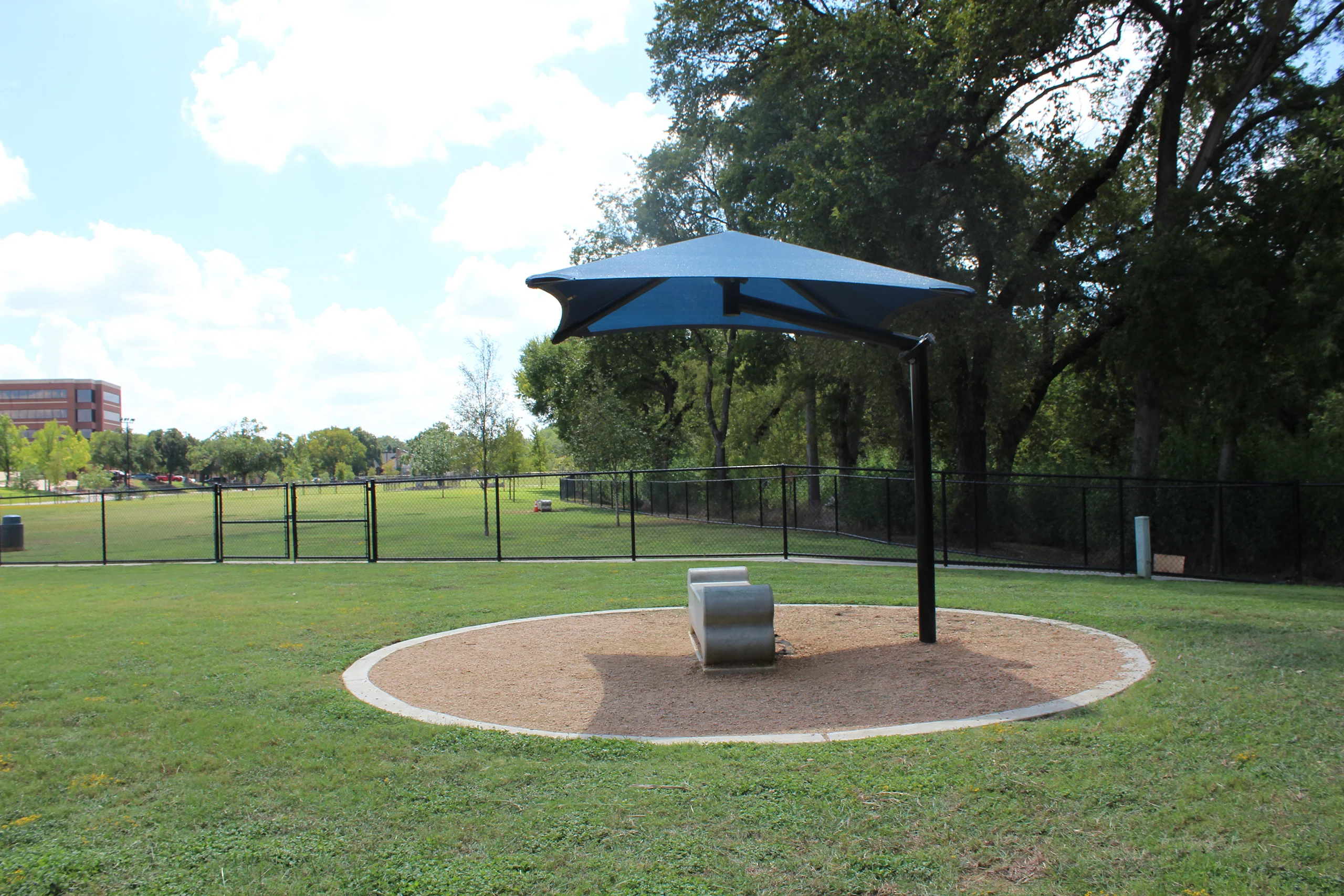Single Post Pyramid Cantilever Shade Structure - Image 19